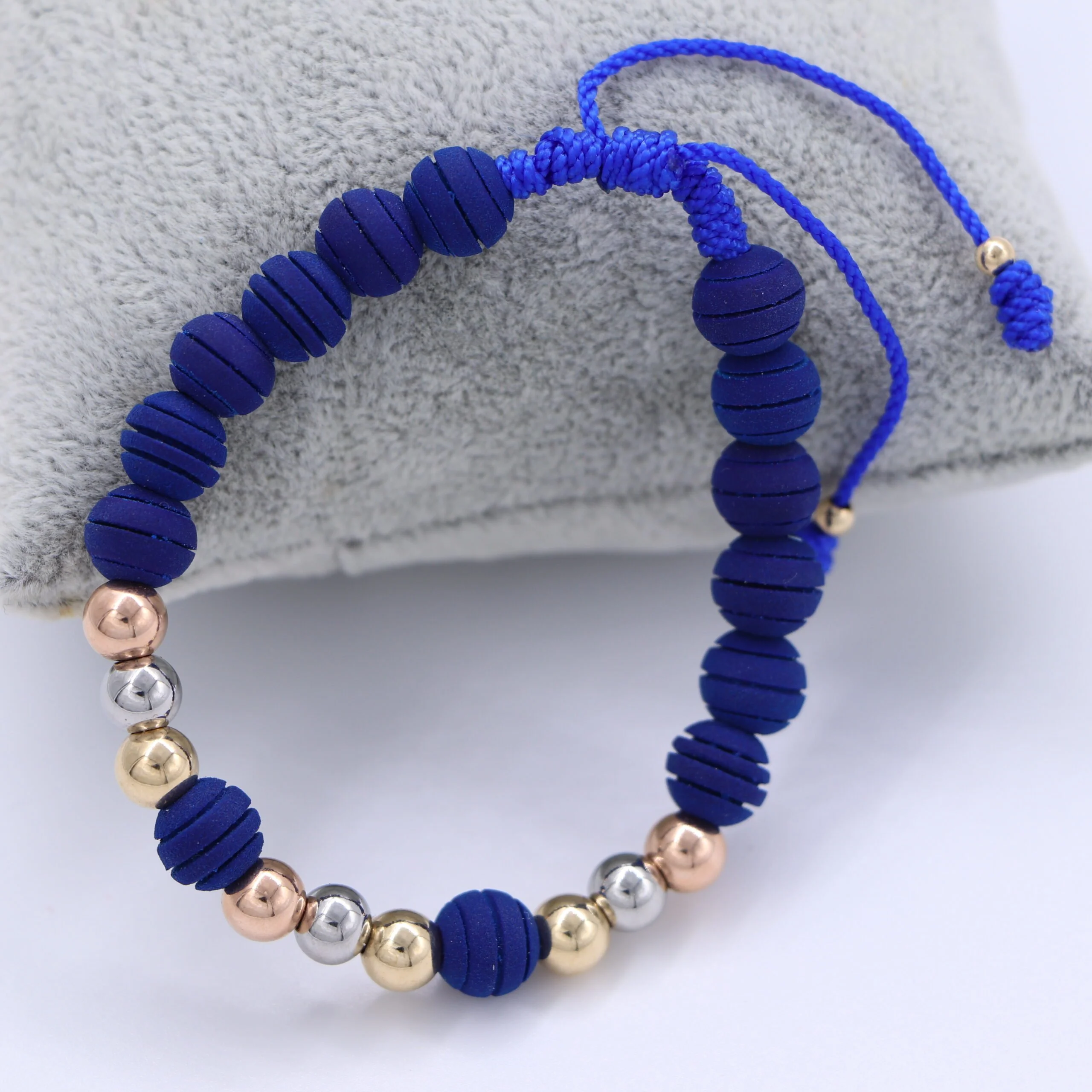 Brazalete tres oros azul balín oro laminado 18k