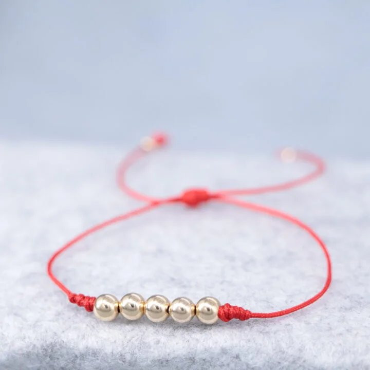 Brazalete rojo balín oro laminado 18k