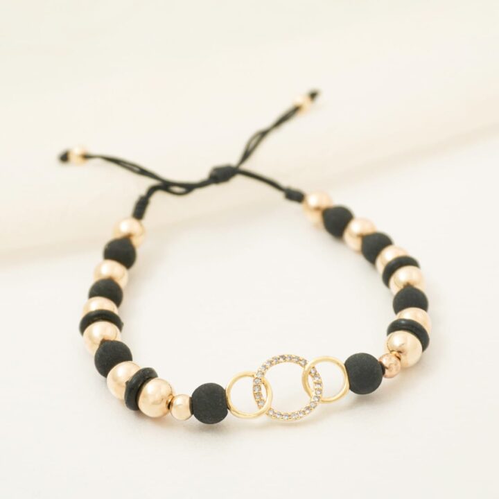 Brazalete negro herraje aros balín oro laminado 18k