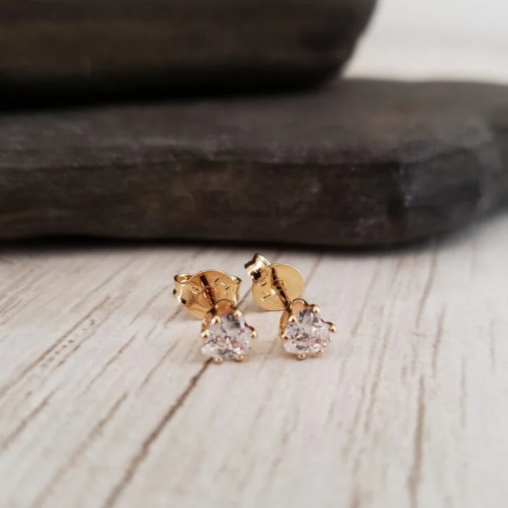 Arete topo corazon cristal oro laminado 18k