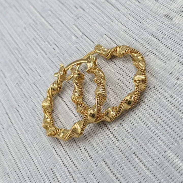 Aros entrelazados oro laminado 18k