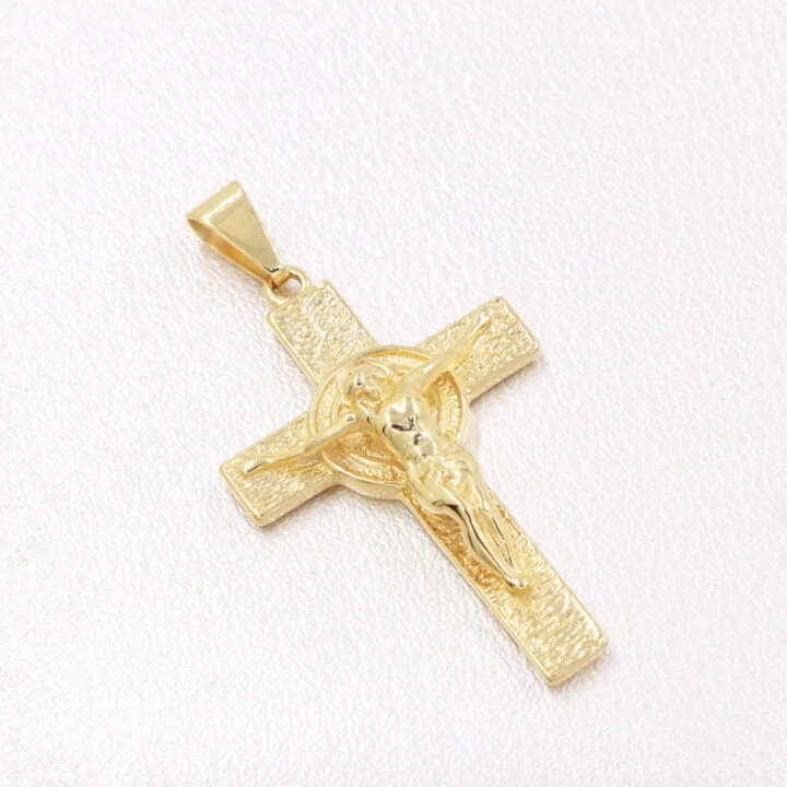 Colgante cruz san Benito oro laminado 18k
