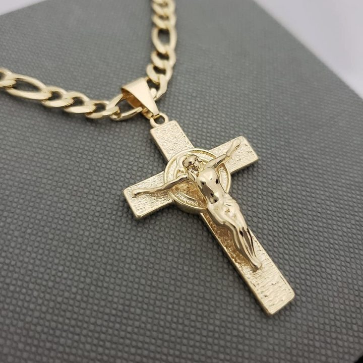 Colgante cruz san Benito oro laminado 18k