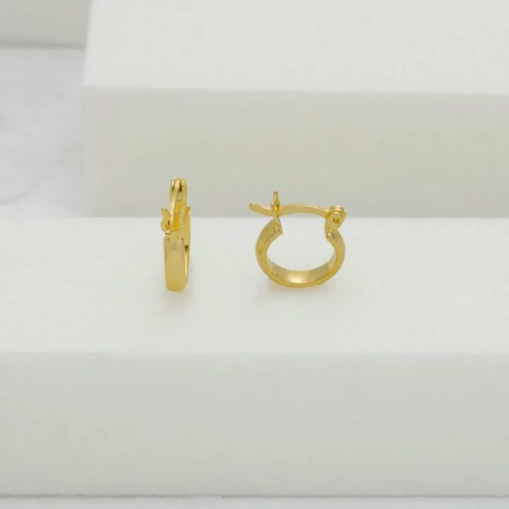 Arete candonga lisa pequeña oro laminado 18k