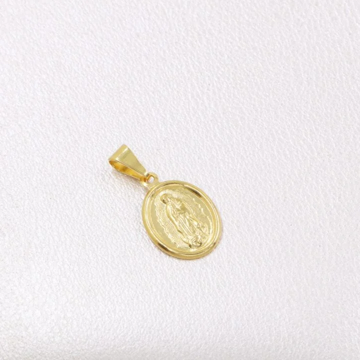 Colgante virgen de Guadalupe cóncava pequeña oro laminado 18k