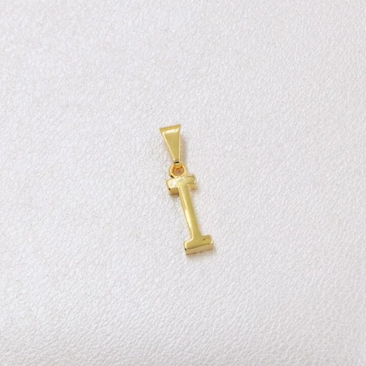 Colgante letra I oro laminado 18k