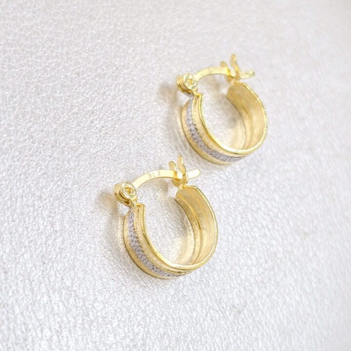 Arete candonga dos tonos mediana oro laminado 18k