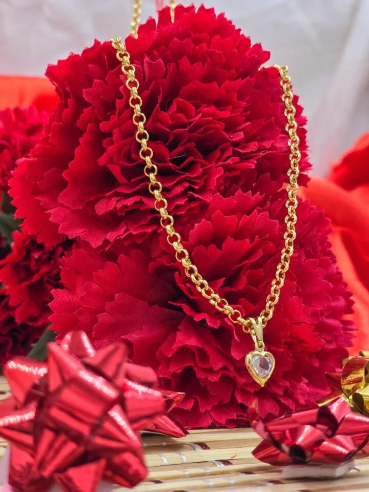 Colgante corazon circonias oro laminado 18k