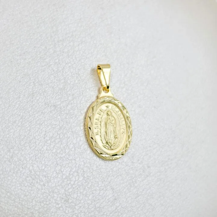 Colgante Guadalupe mediana diamantada oro laminado 18k