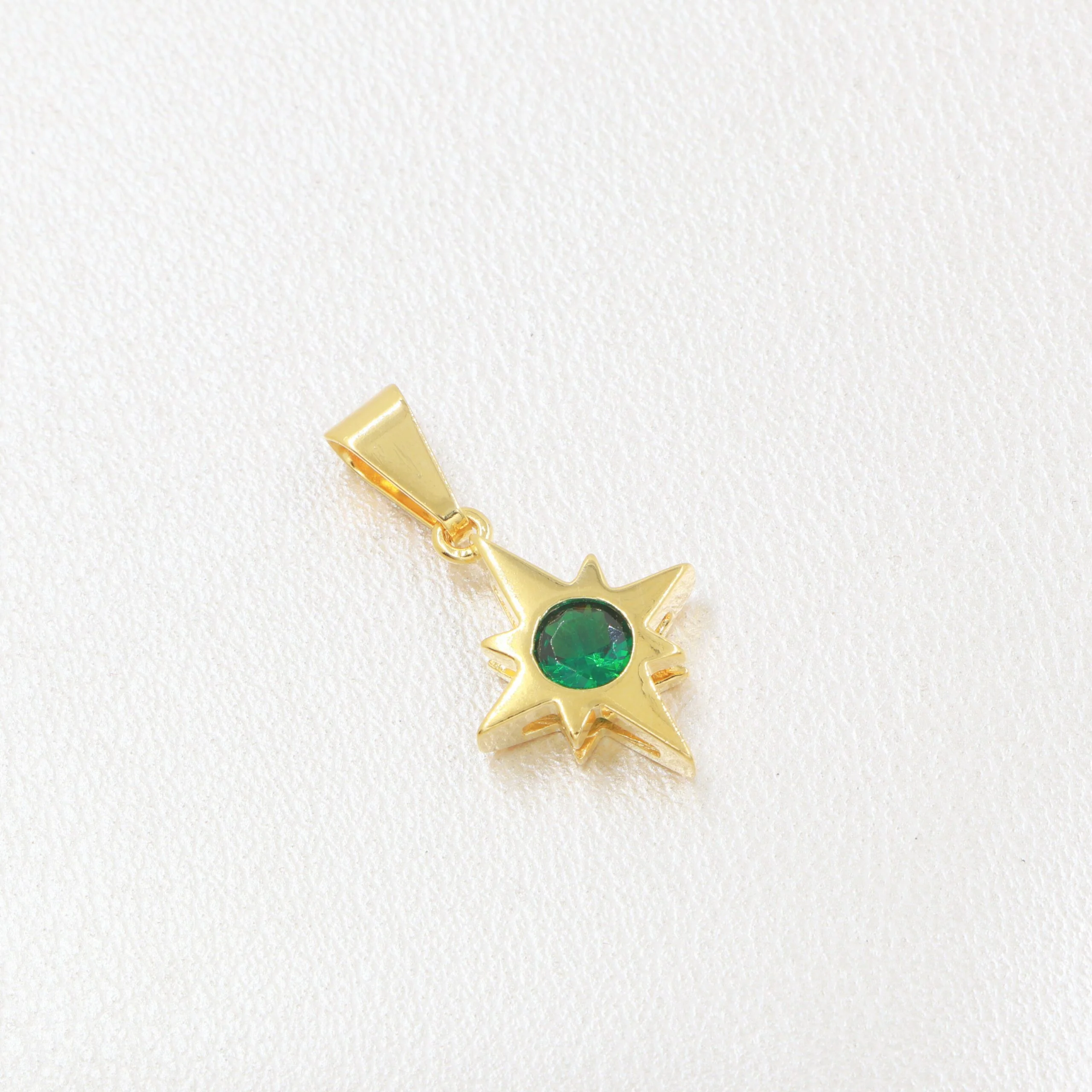 Colgante estrella circonias oro laminado 18k