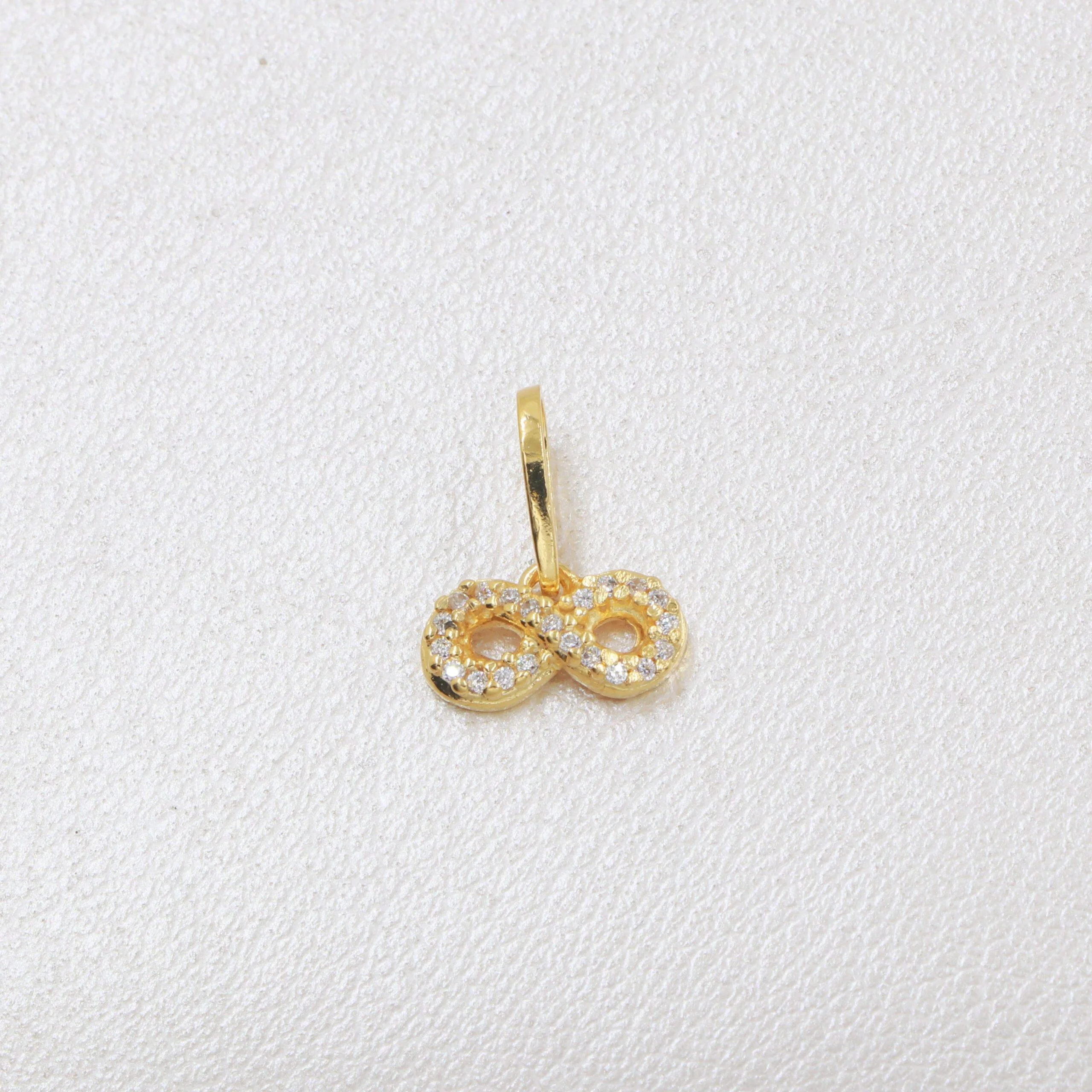 Colgante infinito con circonias oro laminado 18k