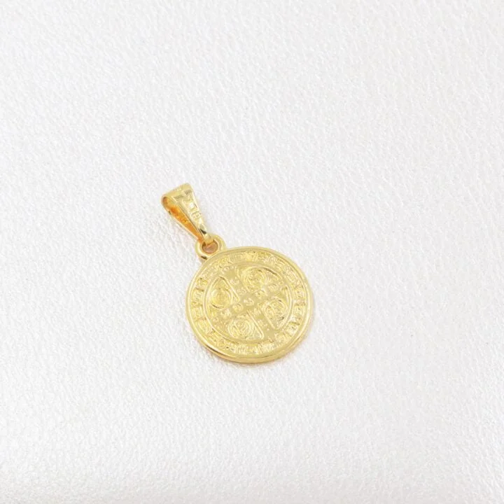 Colgante san benito pequeño oro laminado 18k