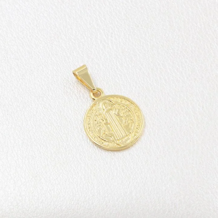 Colgante san benito pequeño oro laminado 18k