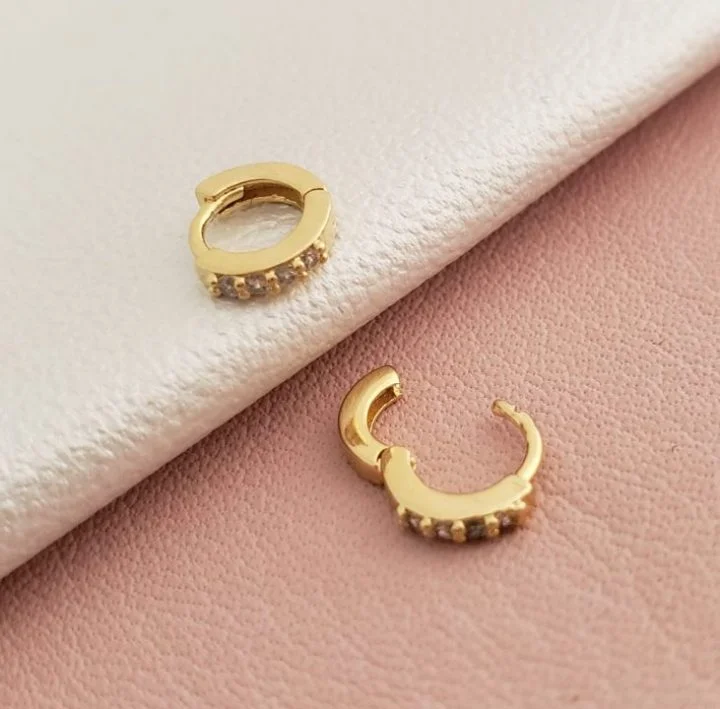 Arete candonga mini circonias oro aminado 18k - Imagen 3