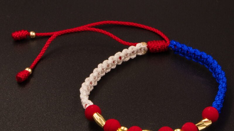 Brazalete la roja chile tejido en macramé oro laminado 18k