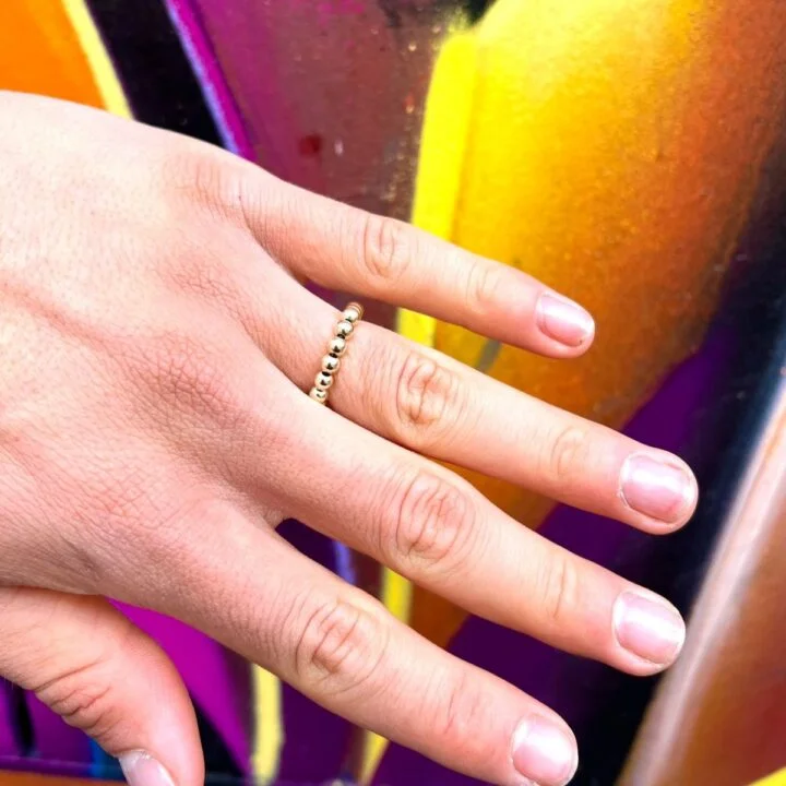 Anillo clásico balín todo oro laminado 18k