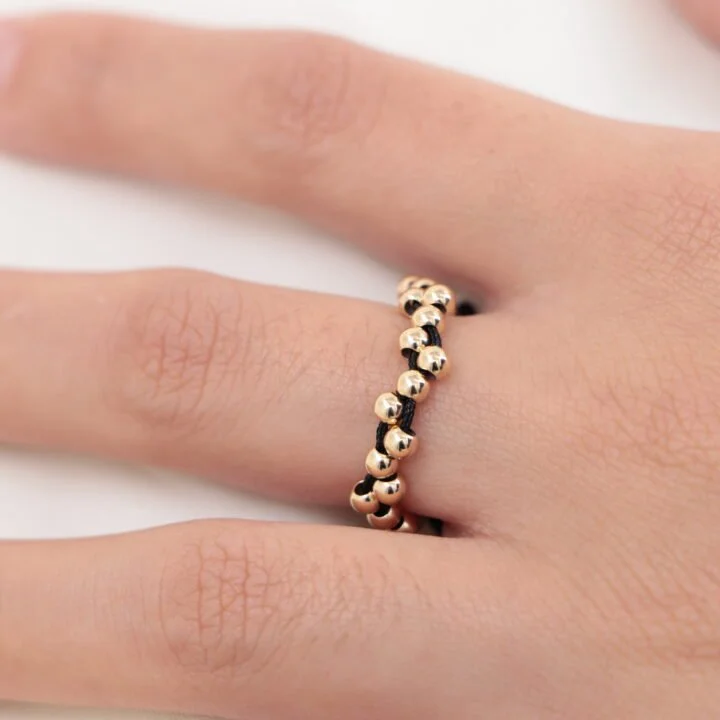Anillo tejido plano zig zag oro laminado 18k