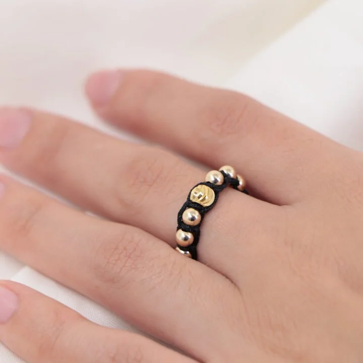 Anillo clásico con italiano oro laminado 18k
