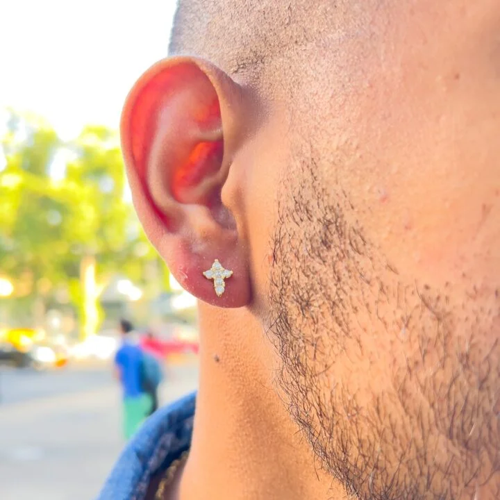 Arete Cruz 6 Circonias oro laminado 18k - Imagen 3