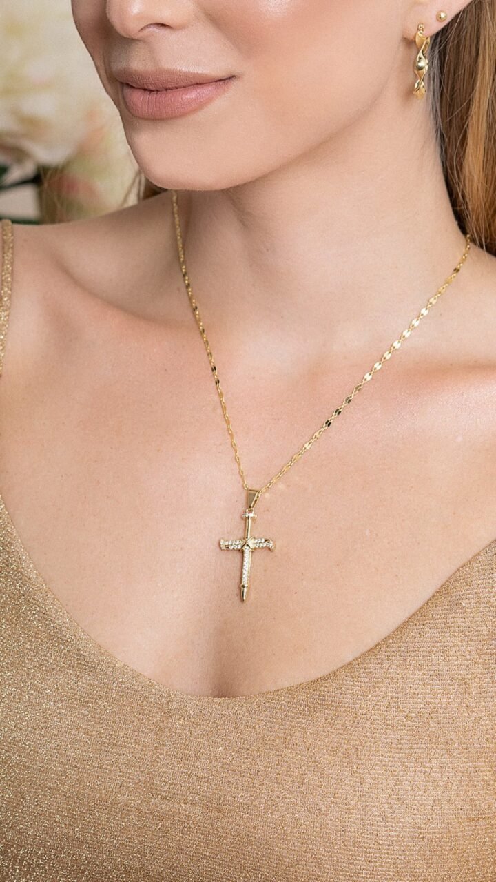 Colgante Cruz Clavos Circonias Cristal Oro laminado 18k