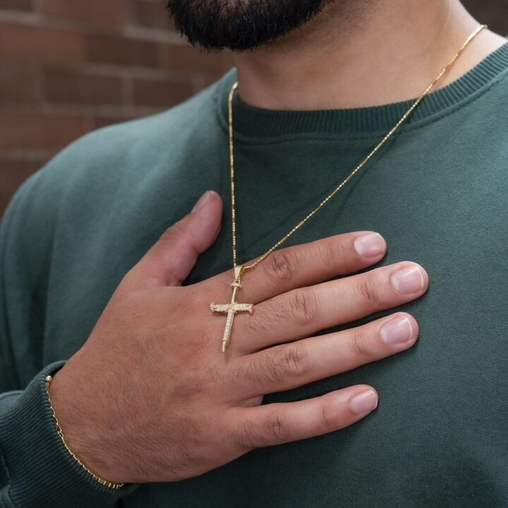Colgante Cruz Clavos Circonias Cristal Oro laminado 18k