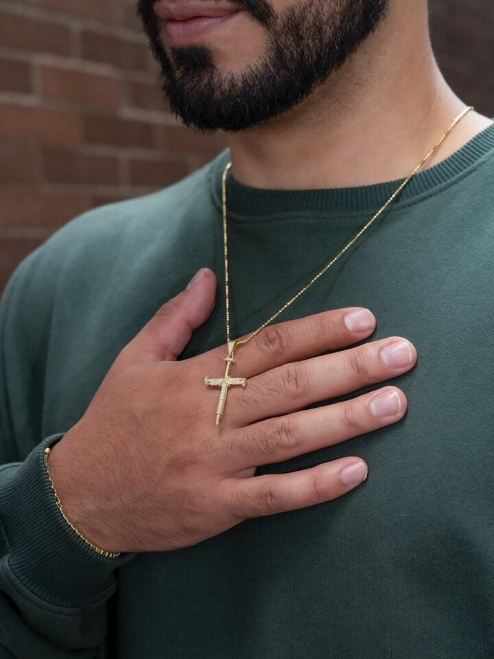 Colgante Cruz Clavos Circonias Cristal Oro laminado 18k