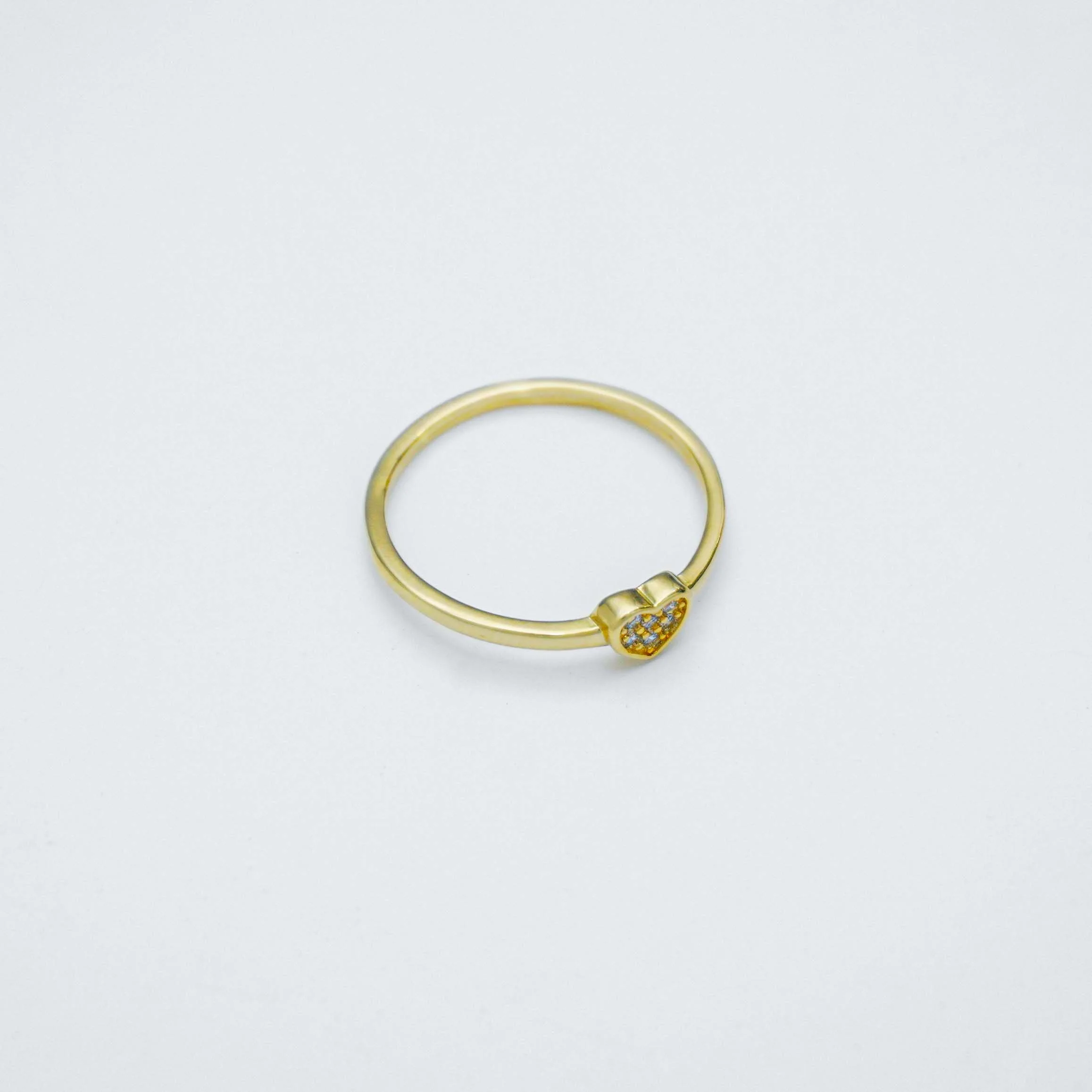 Anillo corazon circonias oro laminado 18k
