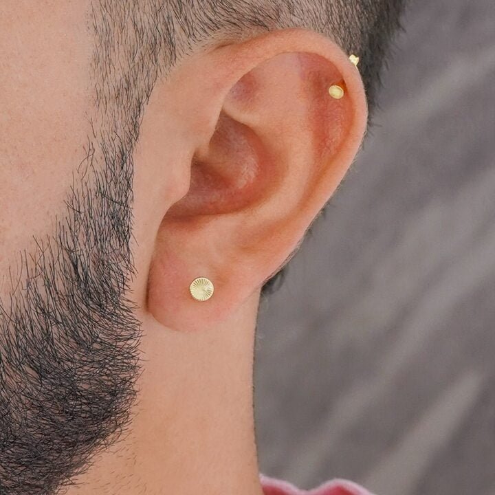 Arete Topo Sol Redondo 3mm Oro laminado 18k