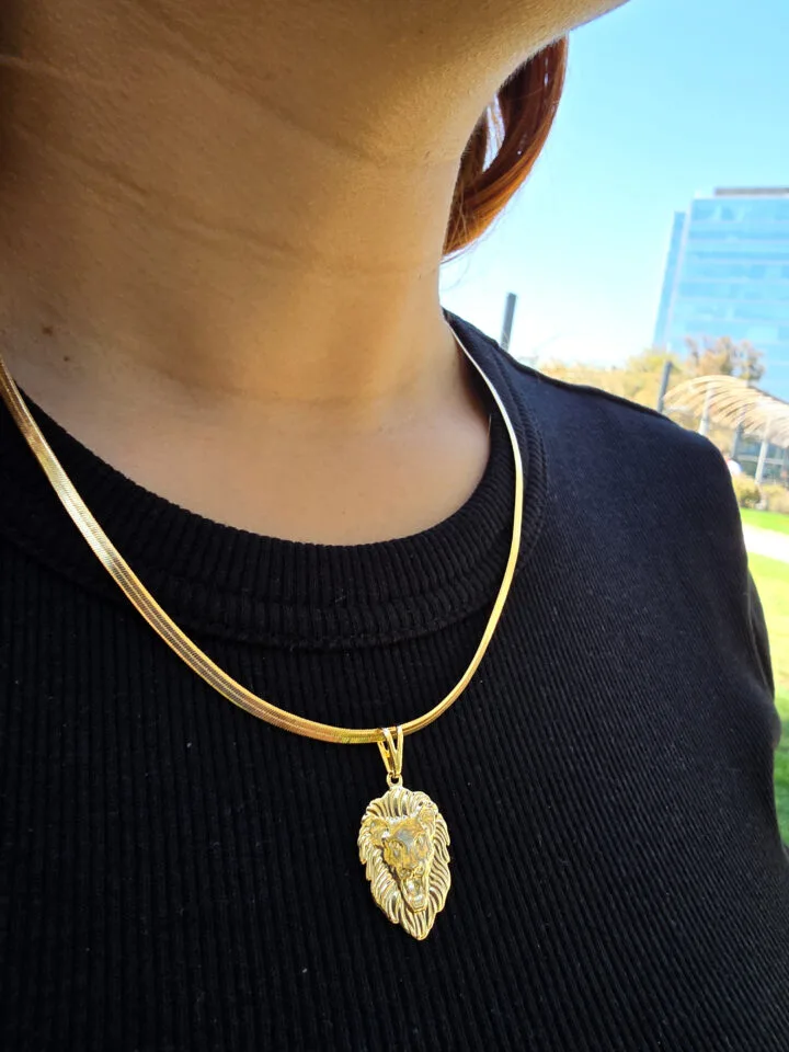 Dije Silueta Leon Oro Laminado 18k