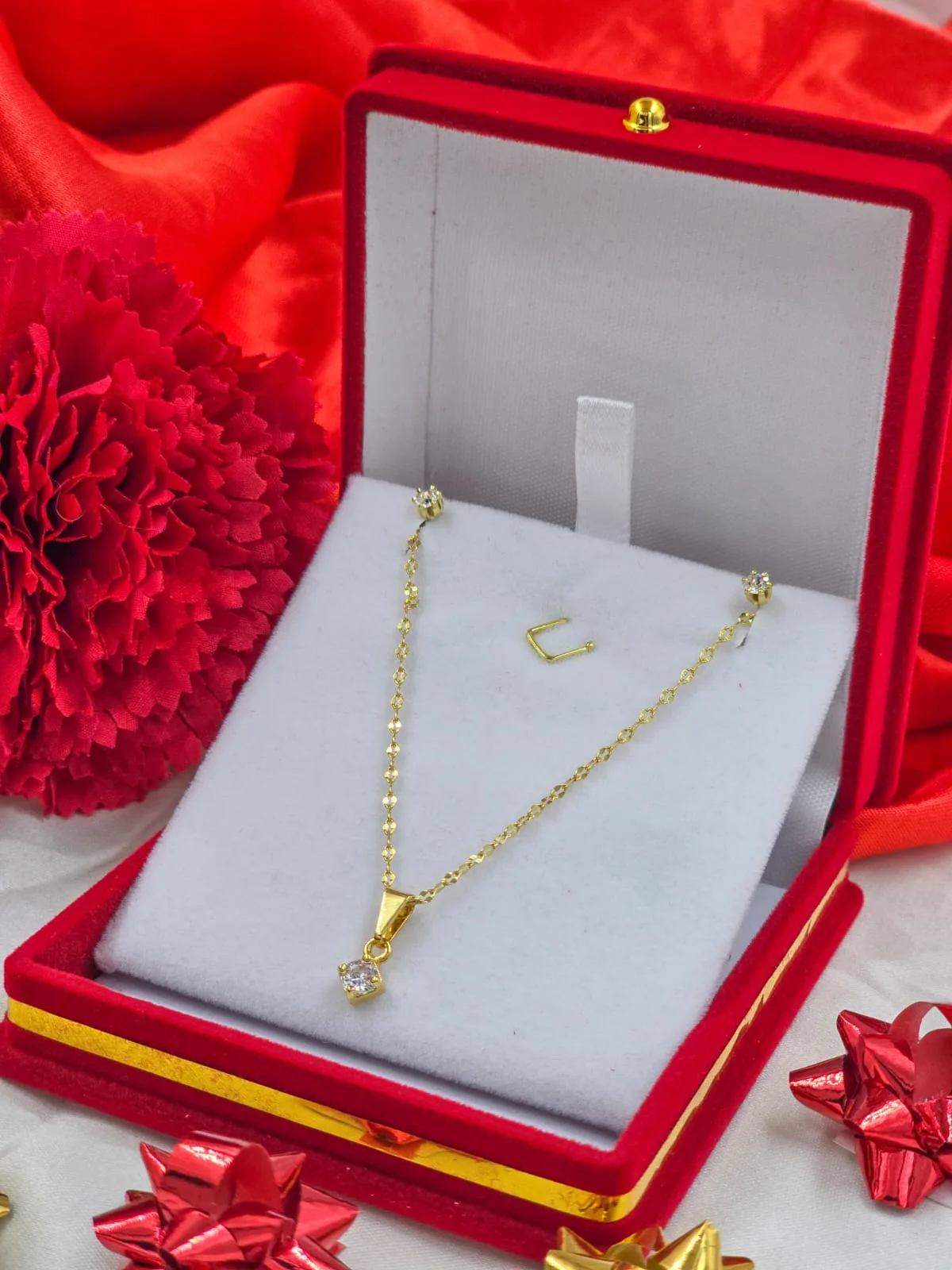 Combo Cadena, colgante y Aros Punto de luz Oro Laminado 18k