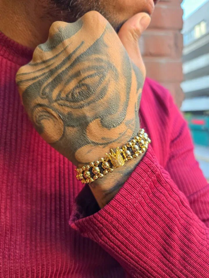 Brazalete Cruzado Con Corona Circonia Oro Laminado 18K - Imagen 2