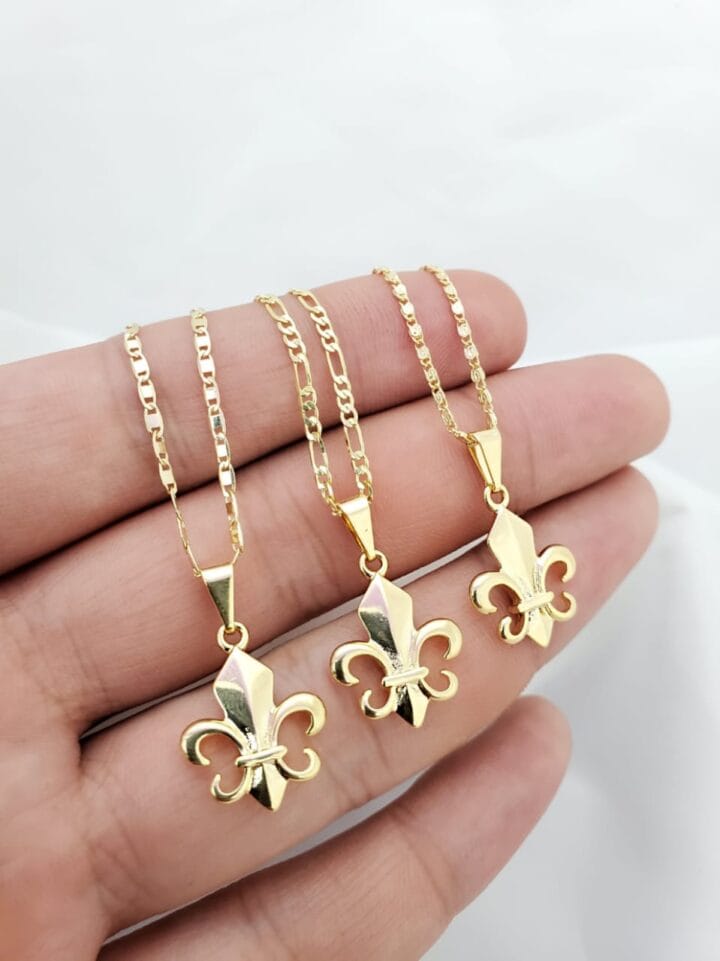 Colgante flor de liss oro laminado 18k