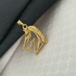 Colgante caballo Pequeño Oro laminado 18k