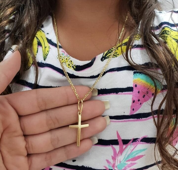 Colgante Cruz lisa Mediana Oro Laminado 18k - Imagen 3