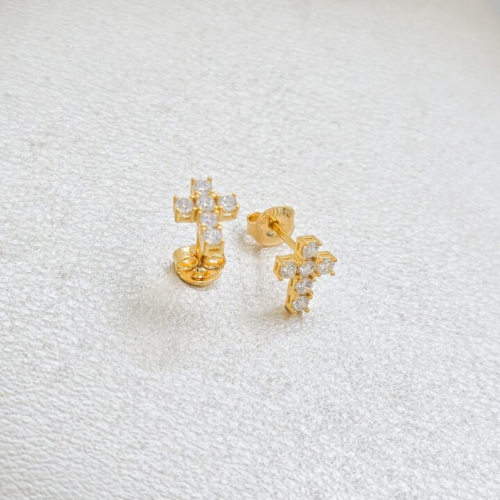 Arete cruz seis circonias oro laminado 18k