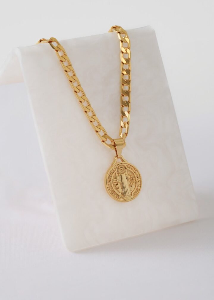 Medalla de San Benito Mediano Oro Laminado 18k