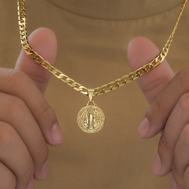Medalla de San Benito Mediano Oro Laminado 18k