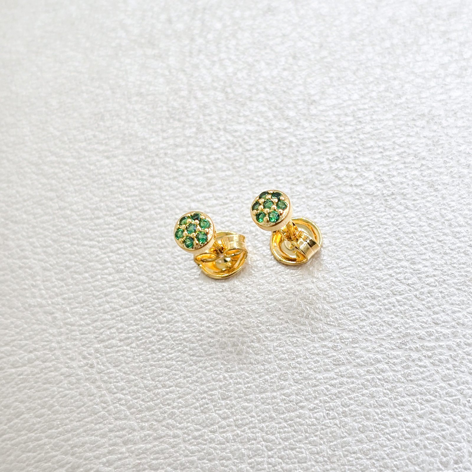 Arete Punto Verde Oro Laminado 18k