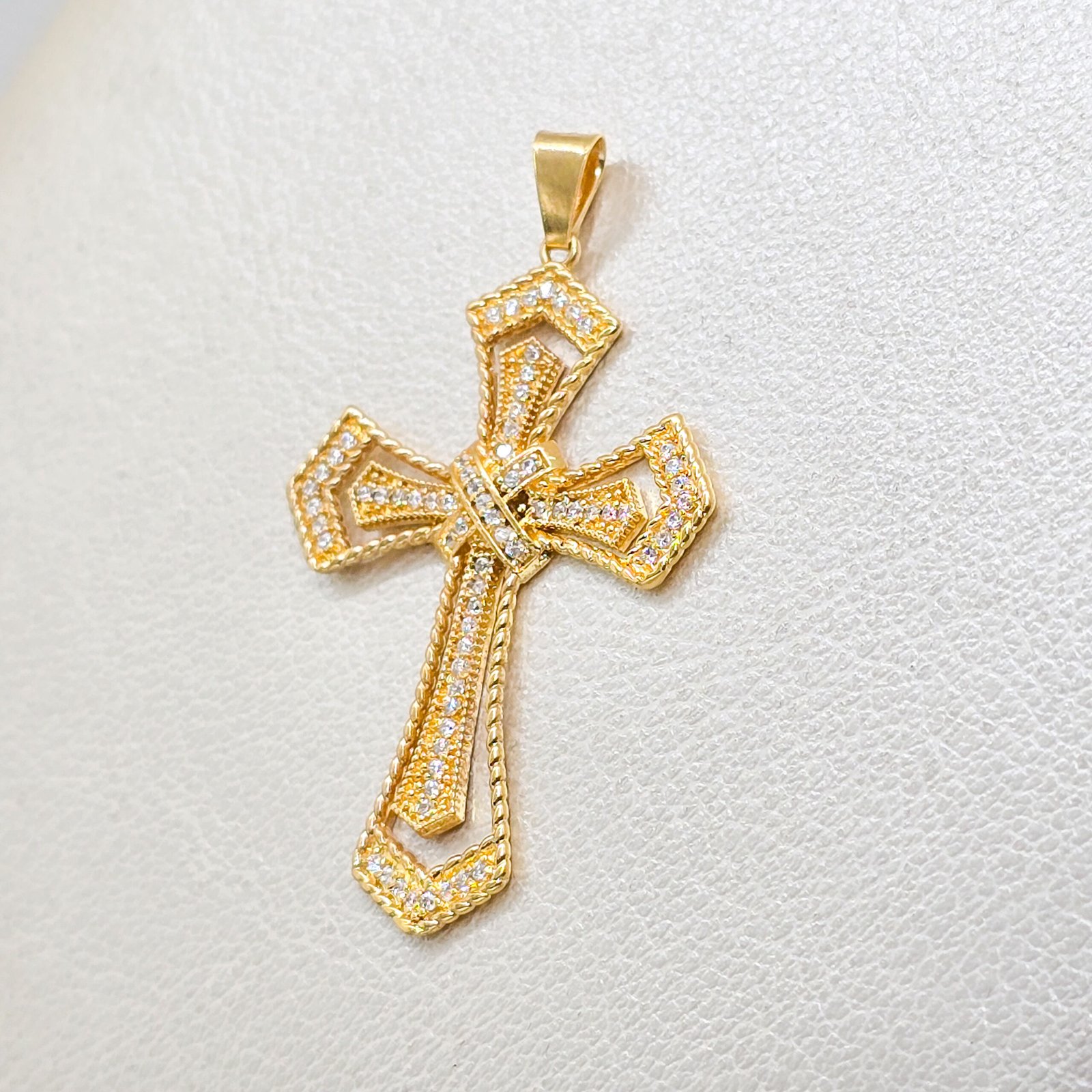 Dije Cruz 3D Circonias Oro Laminado 18k