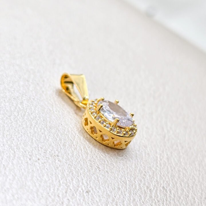 Dije Ovalado circonias Oro Laminado 18k